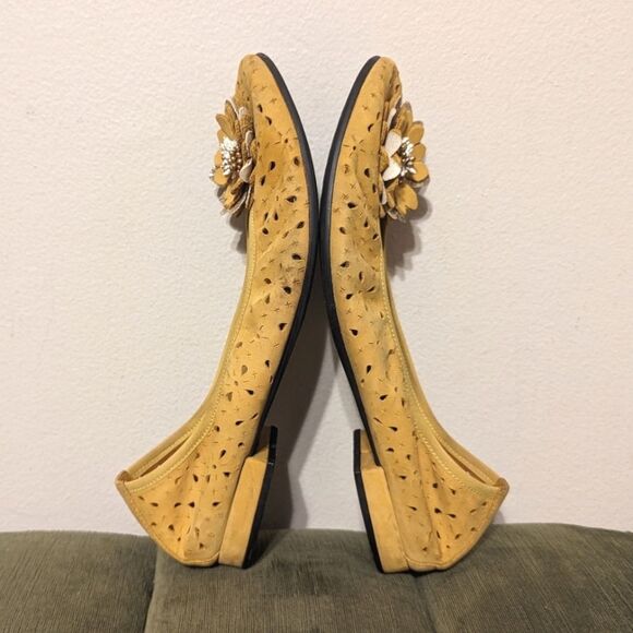 David Tate Genuine Mustard Yellow Leather Floral Perforated Flats Ballets - Picture 3 of 12